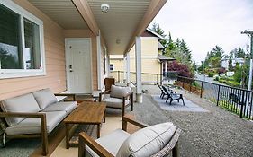 Cozy Renovated Oasis W Private Terrace & Parking